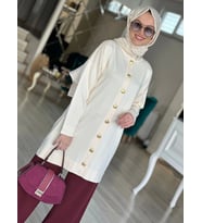 DÜĞMELİ TRİKO HIRKA (Taş)