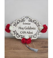 Ahşap Dekoratif Çiçekli Hoşgeldin Yazılı Kapı Süsü – Kişiye Özel Tasarım