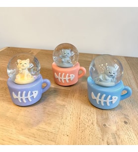 3’lü Işıklı Sevimli Kedili Mini Kar Küresi Seti 6x6 cm