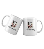 P Harfli Kişiye Özel İsimli Porselen Kupa Bardak – Çiçekli Monogram Harf Tasarımlı İsim Yazılı Kişiselleştirilebilir Hediye Kupa (Beyaz)