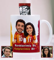 BBaskı  TASARLANABİLİR  Kişiye Özel Fotoğraflı Karikatür Sarı-Kırmızı Taraftar Sevgili Çift Kupa Bardak 330 ml  2 Fotoğraf + 2 İsim  Renklerimiz Bir Kalplerimiz Bir  Çift Yüz Baskı  Premium Porselen  Kalıcı Baskı  Bulaşık Makinesinde Yıkanabilir