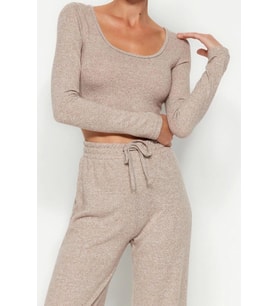 Tarz Kadın Yüksek Bel Geniş Paça Havuz Yaka Yumoş Crop ve Wide Leg Geniş Paça Örme Alt Üst Takım (Bej)