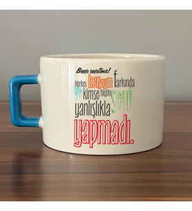 Bunu Unutma! Herkes Herşeyin Farkında Baskılı Mavi Kulplu C Fincan