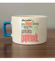 Bunu Unutma! Herkes Herşeyin Farkında Baskılı Mavi Kulplu C Fincan