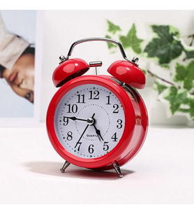 Büyük Boy Metal Masaüstü Renkli Işıklı Çalar Saat 15*11cm (Kırmızı)