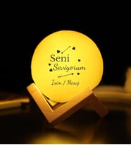 Kişiye Özel Seni Seviyorum Baskılı 3D Ay Gece Lambası Dekoratif Stand Hediyeli (Sarı)