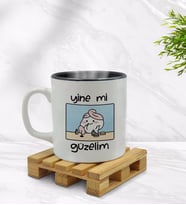 Bk Gift Yine Mi Güzelim Tasarımlı İçi Siyah Renkli Kupa Bardak Model 1