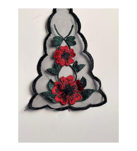 15X11 CM SİYAH TÜL ÜZERİNE NAKIŞ KIRMIZI GÜL VE YEŞİL YAPRAK APLİKE
