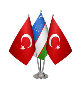 Masa Üstü Özbekistan Bayrağı Türk Bayrağı Üçlü Krom Direk Masa Bayrak Seti