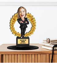 Kişiye Özel Karikatürlü Yılın Annesi  Ahşap Oscar - Masaüstü Biblo