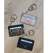VİCTORİA'S SECRET KARTLIK / KUTULU / HEDİYELİK / KALİTELİ / ÇANTA CHARM (Pembe)