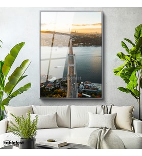 Gümüş Renk Metal Çerçeveli Tamperli Cam Tablo İstanbul Boğaz Köprüsü ve Trafik Akışı Şehir Mimari Tablo Duvar Dekoru