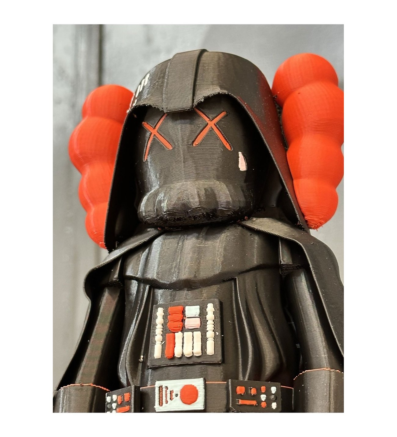 kaws-darth-vader-figur-kaws-