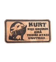 Kurt Kışı Geçirir Ama Yediği Ayazı Unutmaz -Dikdörtgen  Deri Peç - Arma - Wolf Leather Patch (Krem)
