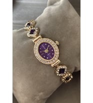 Oval Kadın Kol Saati Altın Gold Mor Renk Özel Kutulu Zirkon Taşlı Metal Kordon Saat Yılbaşı Hediyesi Zarif Sevgiliye Eşe Kadına Hanıma Doğum Günü Yıl Dönümü Sürpriz Hediye Ablaya Anneye Teyzeye Halaya Kız Kardeşe Çocuğa