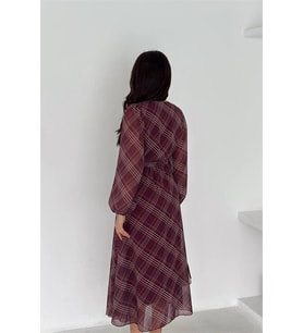 Neşeli butik kadın bordo kruvaze yaka ekose desenli beli kuşaklı midi boy şifon elbise