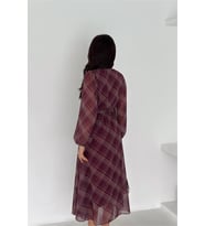 Neşeli butik kadın bordo kruvaze yaka ekose desenli beli kuşaklı midi boy şifon elbise