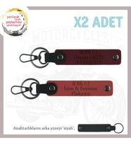 Motorsiklet Tarzına Özel İsim Plaka ve B Rh (-) Kan Grubu Yazılı x2 Anahtarlık, Nar Çiçeği-Bordo-Syh (Çok Renkli)