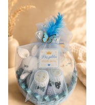Minik Prens Mavi Yenidoğan Bebek Hediye Sepeti – Amigurumi ve Tulumlu