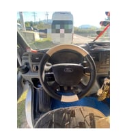DİKİŞLİ DİREKSİYON KILIFI NOKTALI/BEJ DERİ SİYAH DİKİŞLİ FORD TRANSİT İÇİN HIZLI KARGO