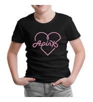 Apink - Logo Kalp Siyah Çocuk Tshirt