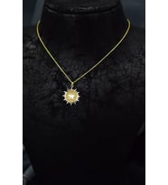 925 Ayar Gümüş Gold Kaplama Kalemli Yıldız Motifli Güneş Kesim Plaka Kolye
