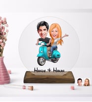 BK Gift Kişiye Özel Sevgililer Karikatürlü Yuvarlak Ahşap Standlı Biblo-99