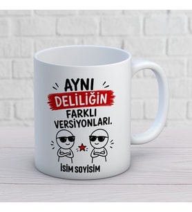 Kişiye Özel Arkadaş Tasarımlı Aynı Deliliğin Farklı Versiyonları İsimli Seramik Kupa
