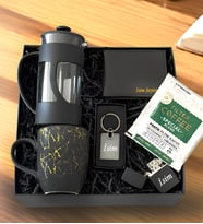 Kişiye Özel Kahve Keyfi & Kişisel Aksesuar Lüx Hediye Seti (French Press, Kupa, Cüzdan, Anahtarlık, Çakmak, Filtre Kahve) Kahve Severlere Özel Hediye Kutusu