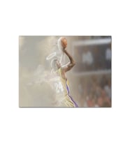 Ahşap Tablo Kobe Bryant Melek Halesi Basket Topu Görseli (50x70 Cm Boyut)