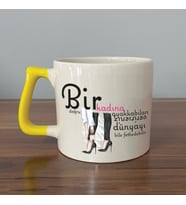 Bir Kadına Doğru Ayakkabıları Verirseniz Baskılı Kadınlar Günü Sarı Kulplu D Kupa