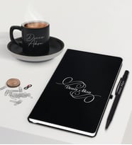 BK Gift Kişiye Özel İsimli Siyah Defter Kalem ve Türk Kahvesi Fincanı Hediye Seti-3, Arkadaşa Hediye, Sevgiliye Hediye, Yeni İş Hediyesi