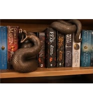 2 Parçalı Gerçek Ayrıntılara Sahip Yılan Kitap Tutucu Kitap Tutucu BOOK NOOK Taş Döküm Ağır Ürün