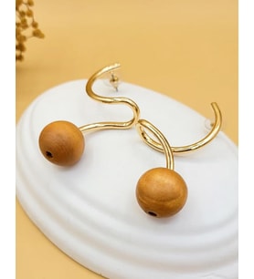 Meşe Ahşap Küre Detaylı Gold Helezon Küpe