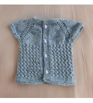 Otantik Yumuşak Mavi Renk 1-2 Yaş Şirin Detay Yün El Örgüsü Bebek Yelek (Açık Mavi)