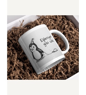 "Eğleniyor Gibi Çek" Parti Şapkalı Penguen Kupa (Beyaz)