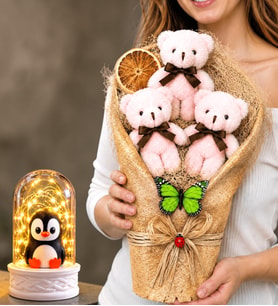 Pembe Peluş Ayıcıklı Büyük Boy Buket ve LED Işıklı Penguenli Fanus Hediye Seti