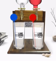 BK Gift Kişiye Özel Renkli Baskılı I Like Vodka İkili Vodka Bardağı ve Çift Musluklu Doğal Ahşap Vodka Standı-1 (Model 1)