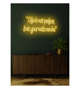 “Life is not perfect but your nails can be.”Yazılı Neon Tabela