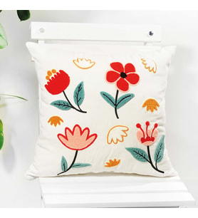 Beyaz Kumaş Punch Nakışlı Dekoratif Kırlent Kılıfı 45 x 45 cm (Kırmızı-Yeşil)