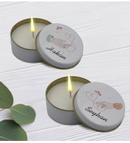 BK Gift Kişiye Özel Çift Tasarımlı 2’li Beyaz Metal Kutuda Kokulu Mum Hediye Seti - 1, Ev Hediyesi, Sevgiliye, Arkadaşa Hediye, Kokulu Mum