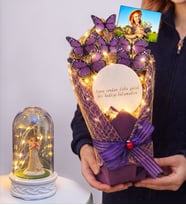 Aynalı Tasarım Fotoğraflı Led Işıklı Mor Kelebek Buketi (Led Işıklı Fanus Hediyeli) (Model 2)