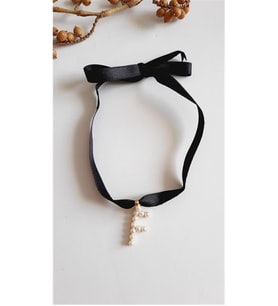 F HARF TARZ İNCİLİ KURDELA CHOKER KOLYE