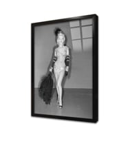 Siyah Beyaz Marilyn Monroev Çerçeveli Cam Tablo