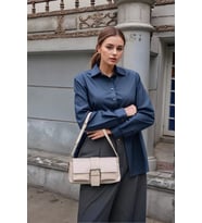 Kadın Suni Deri Omuz Çantası Kapak Detaylı Günlük Şıklık Premium Kalite Yüksek Kalite Trend Tasarım (Bej)