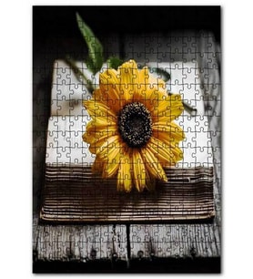Cakapuzzle Açık Eski Kitap ve Günebakan Çiçeği Puzzle Yapboz MDF (Ahşap) (120 Parça)