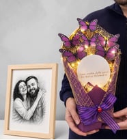 Kişiye Özel Karakalem Fotoğraflı Ahşap Çerçeve ve Led Işıklı Aynalı Mor Kelebek Buketi