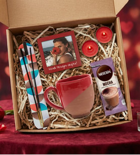 Anneler Gününe Özel Kişiye Özel Fotoğraflı Çerçeve & El Yapımı Toprak Kupa Bardak & Tütsü & Mocha & Mini Mum Hediye Seti (Beyaz)