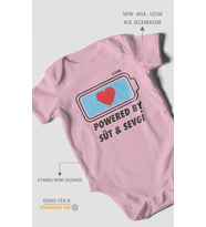 Powered By Süt ve Sevgi Baskılı Bebek Zıbını – Çıtçıtlı Body 8 Renk  %100 Pamuk Kısa Kol (Koyu Pembe)