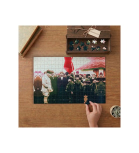 Atatür ve Çocuklar Tasarımı 240 parça Ahşap Puzzle Ahşap Kutuda MP06942